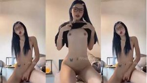 หลุดลับไทยโป๊xxx FFHBLUE xxxหลุดสาวแว่นเงี่ยนช่วยตัวเองหีสวยเย็ด